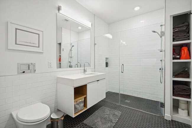 Building Photo - Modern Condo Living in Shaw