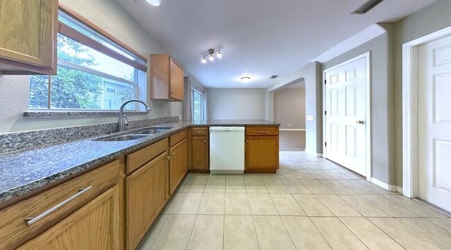 Building Photo - 8006 Thoroughbred Loop