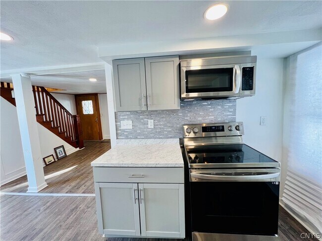 Building Photo - 140 E Oneida St