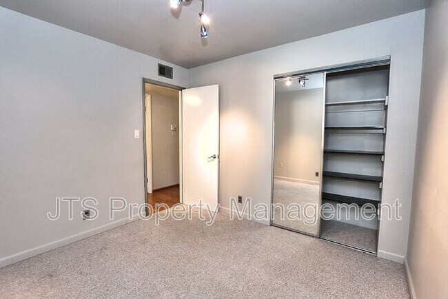 Building Photo - 2128 W La Loma Dr