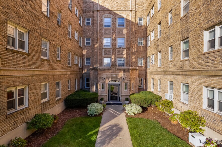 Primary Photo - Shorewood Manor