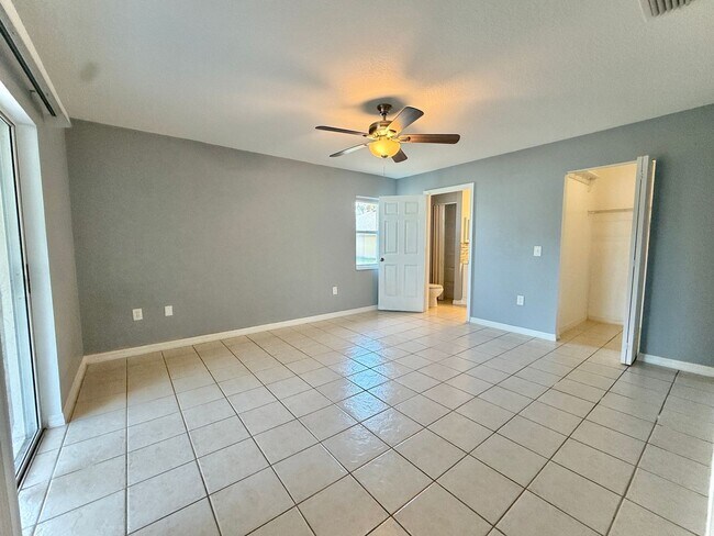 Building Photo - 2BR 2BA Updated Duplex in Sebastian Highlands