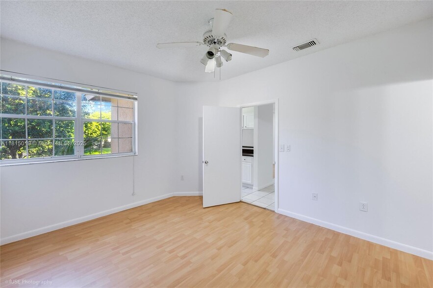 Building Photo - 1761 NW 96th Ter