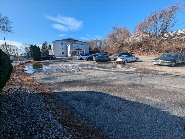 Building Photo - 420 Woodward Rd