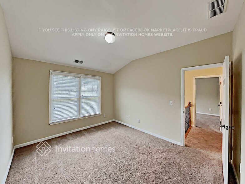 Building Photo - 11 Red Fountain Ln