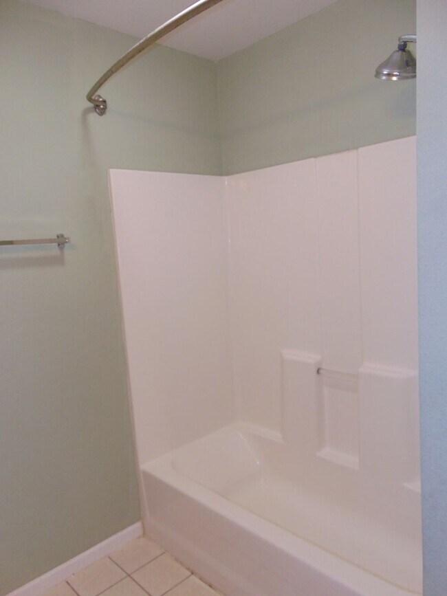 Building Photo - 1709 N Lakewood Dr