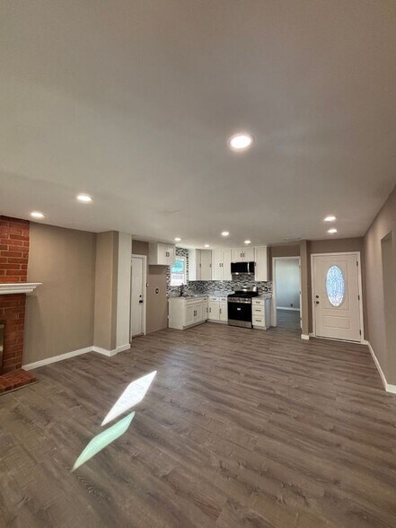 Building Photo - 15360 Washington