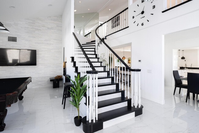 Building Photo - 41215 Carlotta Dr