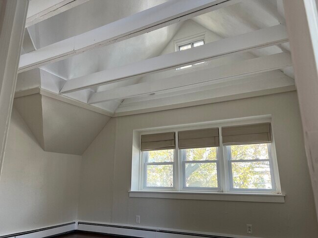 Building Photo - 21 Hawthorn Ave