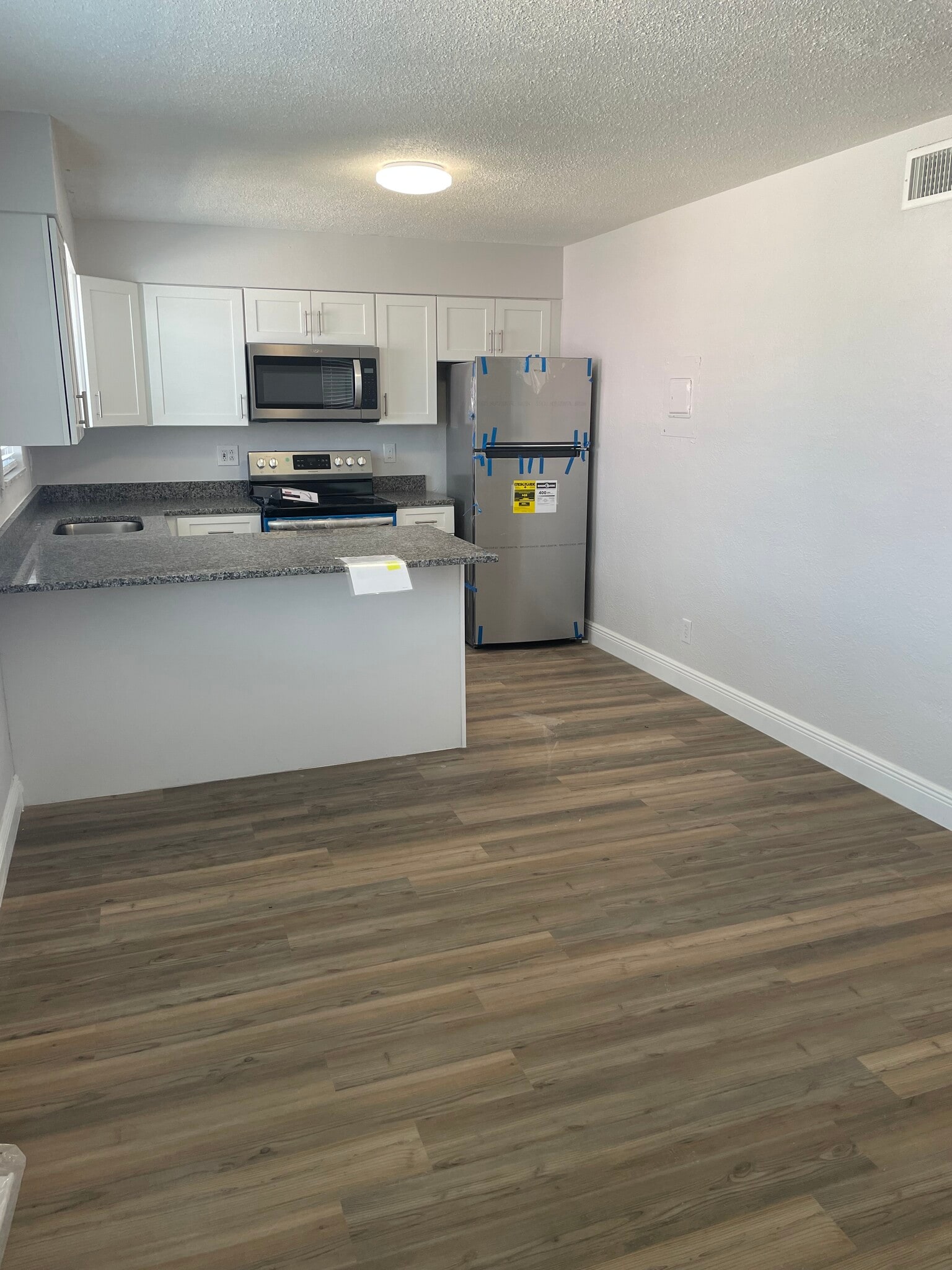 Building Photo - 121 Marcelle Ave