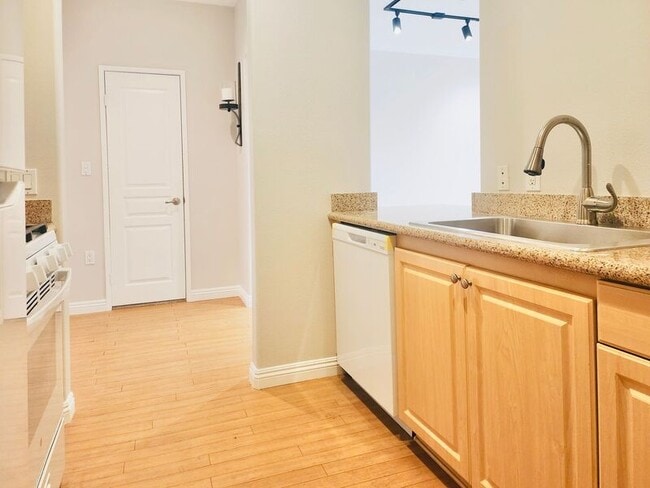 Building Photo - 2463 Watermarke Pl