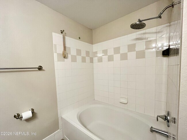 Building Photo - 13810 Sutton Park Dr N