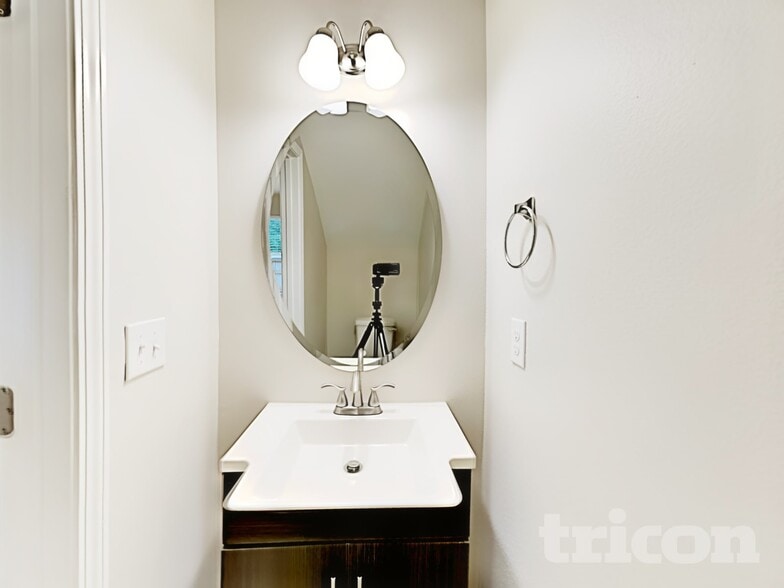 Building Photo - 933 Joselynn Drive