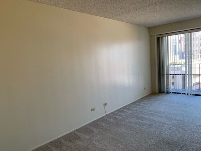 Building Photo - Harbor Square Condo - 1 bedroom, 1 bath un...