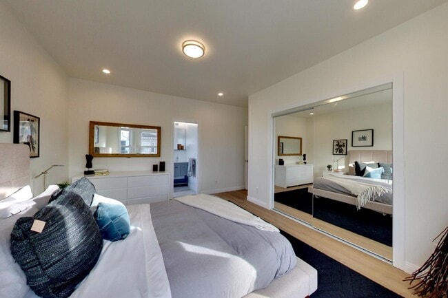 Building Photo - 1262 Vallejo St