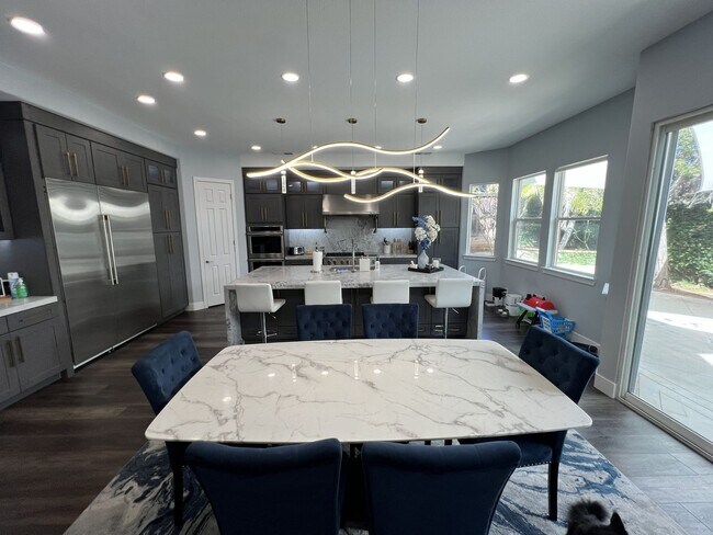Building Photo - Amazingly Remodeled 4 Bed 4 Bath Luxury Home in North Orange with Solar!