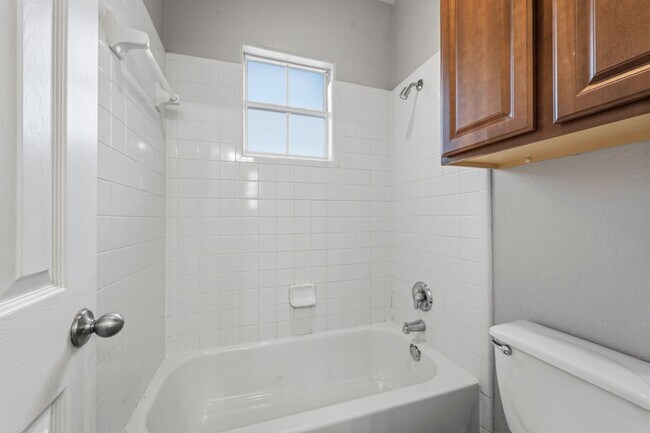 Building Photo - 5102 Caswell Ave