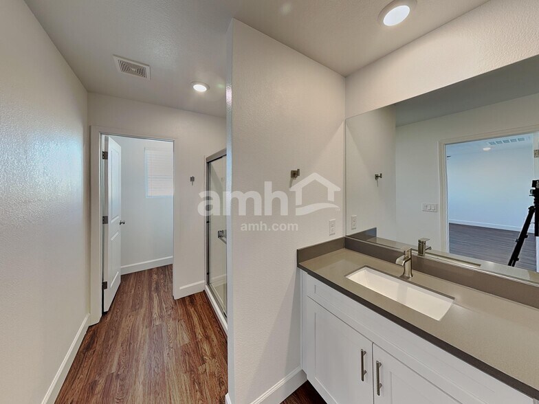 Building Photo - 10132 W Oleta Ave