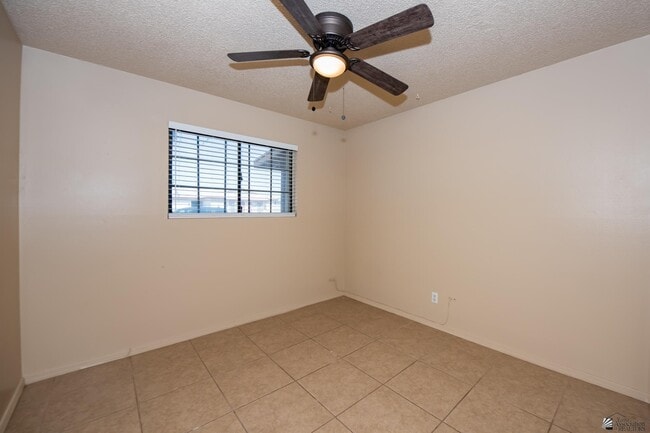 Building Photo - 2645 S Nogales Ave