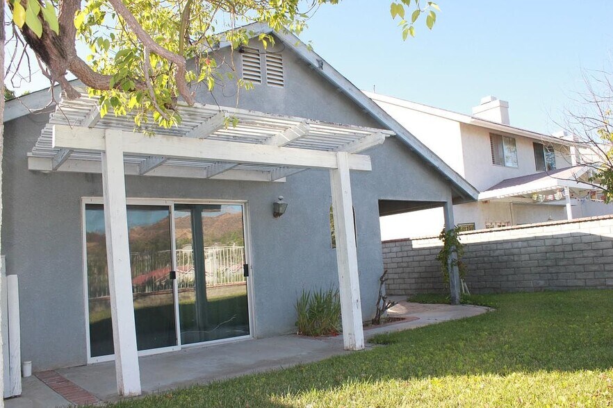 Building Photo - 28620 Avocado Pl