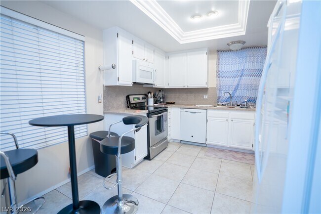 Building Photo - 2451 Domingo St