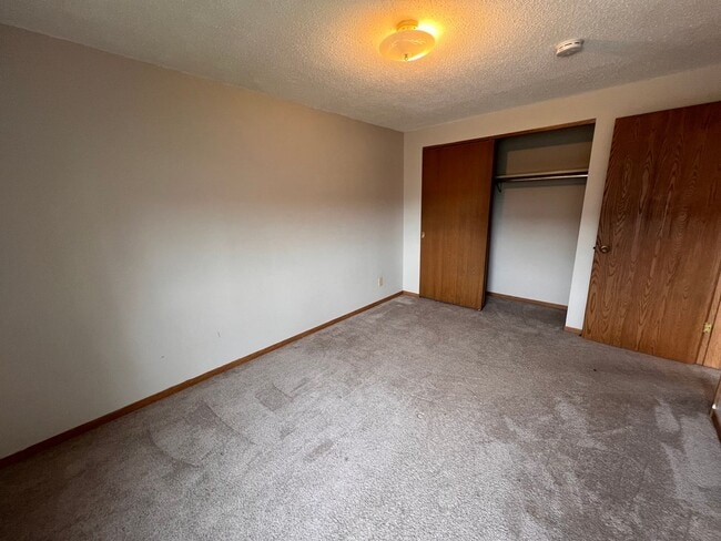 Building Photo - 2 BR 1ba on Benton Dr - Ready August 1st