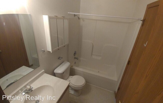 Building Photo - 3 br, 3 bath Apartment - 1067 Regent Drive