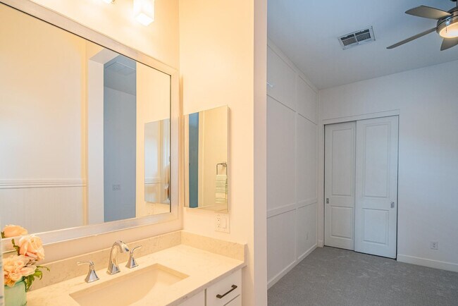 Building Photo - 3850 E Crittenden Ln
