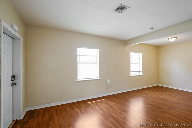 Building Photo - 1815 NE 178th St
