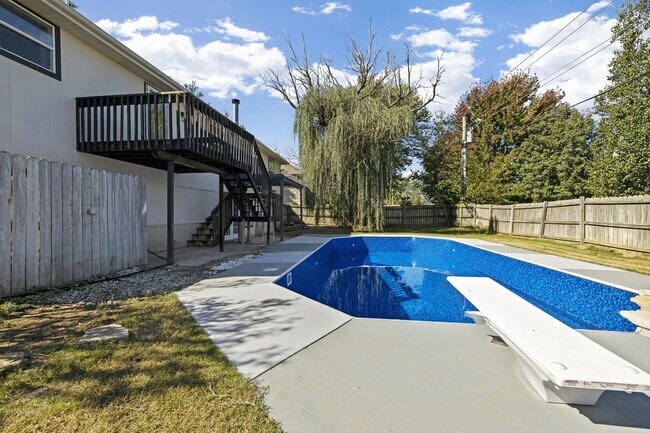 Building Photo - 4 Bed 3 Bath 2 Car Garage -In Ground Pool