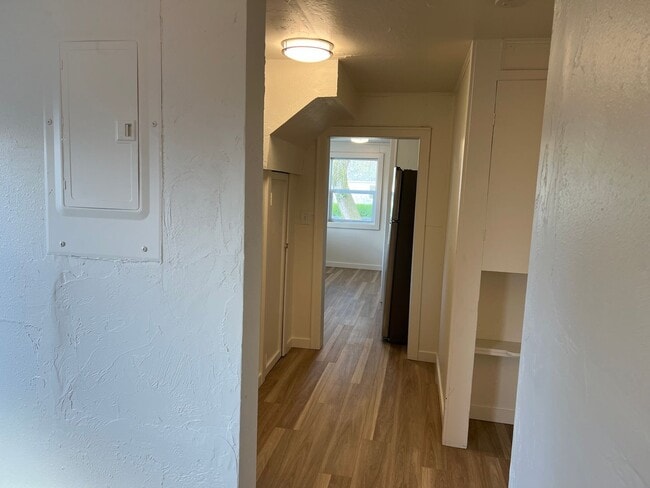 Building Photo - Updated 3 bedroom 1 bathroom house! MOVE I...