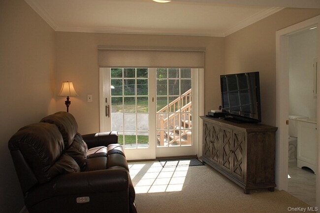 Building Photo - 18 Coralyn Ave