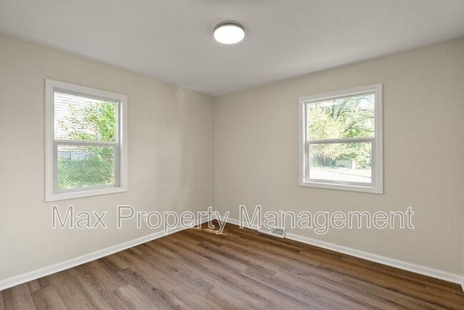 Building Photo - 121 Thornton Ave