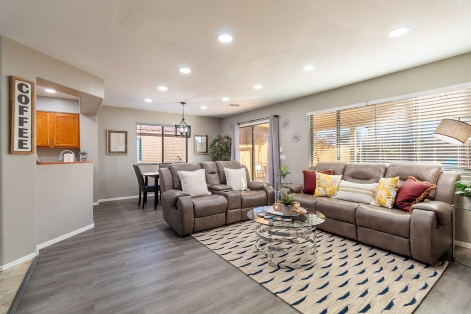 Building Photo - 1387 E 10th Pl