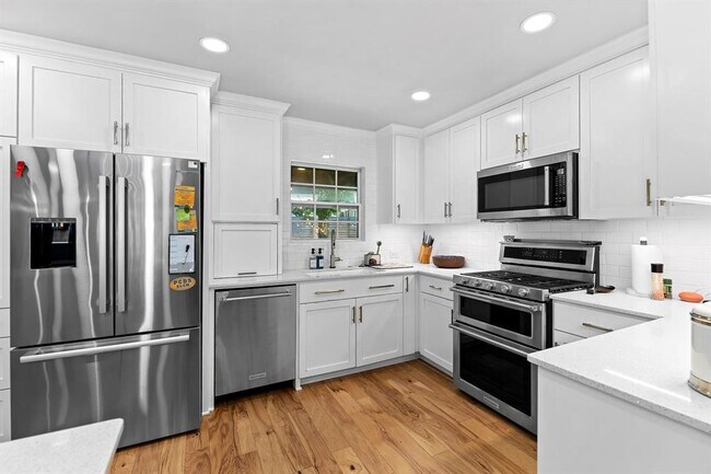 Building Photo - 3307 Garden Villa Ln
