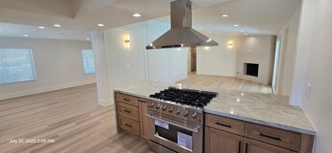 Building Photo - 3024 Sonrisa Dr
