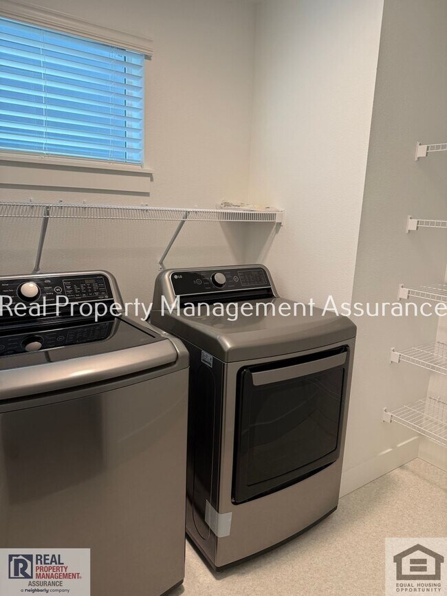 Building Photo - 3023 SW Sherman Pl