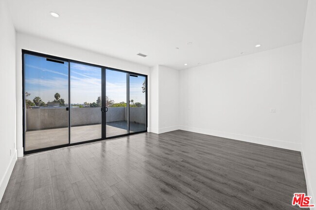 Building Photo - 1613 S Wooster St