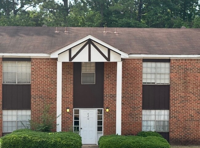 Building Photo - 820 Beacon Pky E