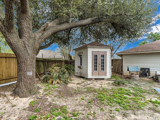 Building Photo - 9254 Autumnsong Dr