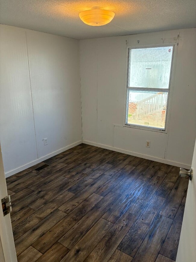 Building Photo - 2320 Wysteria Ln