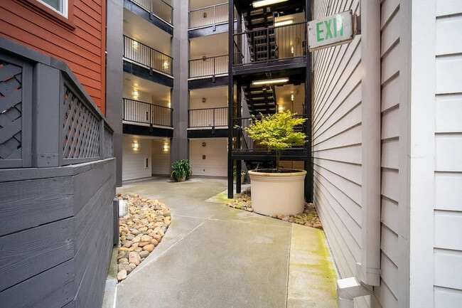 Building Photo - 8200 Oceanview Terrace