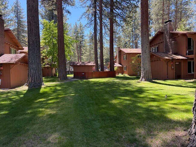 Building Photo - Great Location!  Furnished Condo off Ski Run Blvd - 6 month lease
