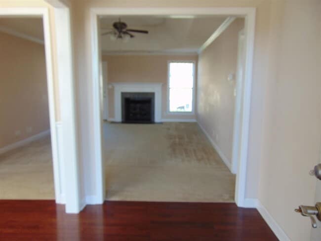 Building Photo - 3 Bedroom 2 Bathroom Home!