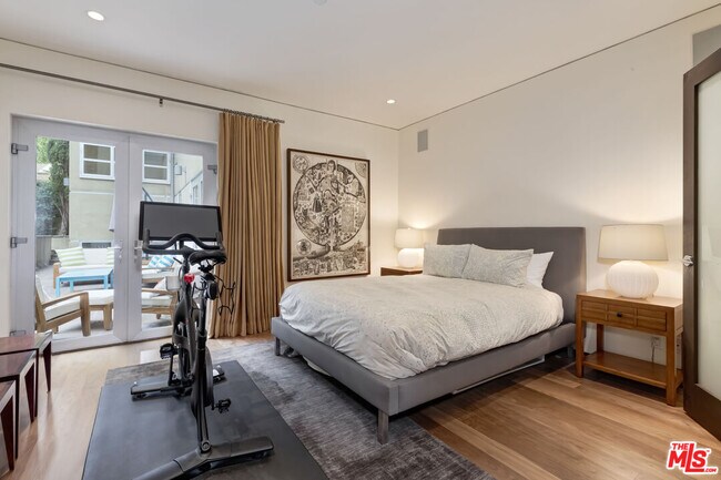 Building Photo - 1625 N Crescent Heights Blvd