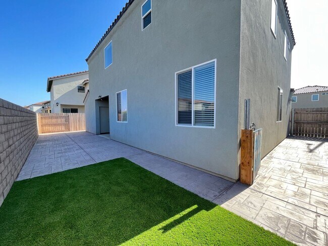 Building Photo - 307 Ninos Dr