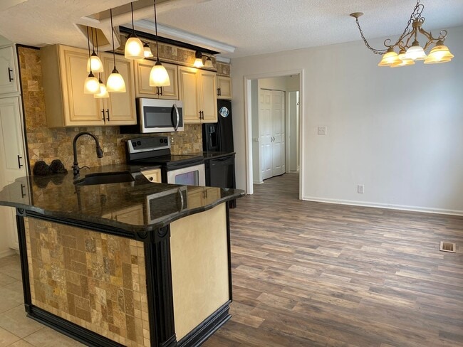 Building Photo - PRIVATE COVERED POOL IN CAROLINA SHORES!