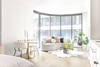 Building Photo - 55 Lagrange St