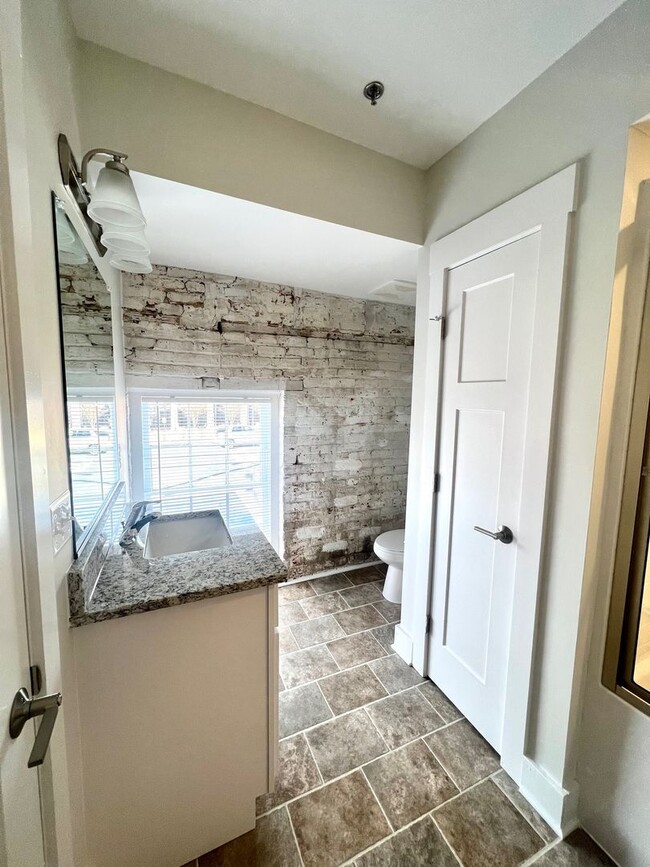 Building Photo - Beautiful 2 Bed in Historic Downtown Frede...