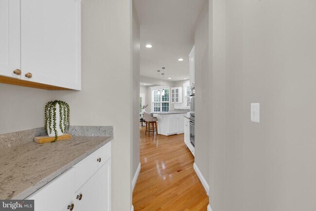 Building Photo - 42706 Chisholm Dr